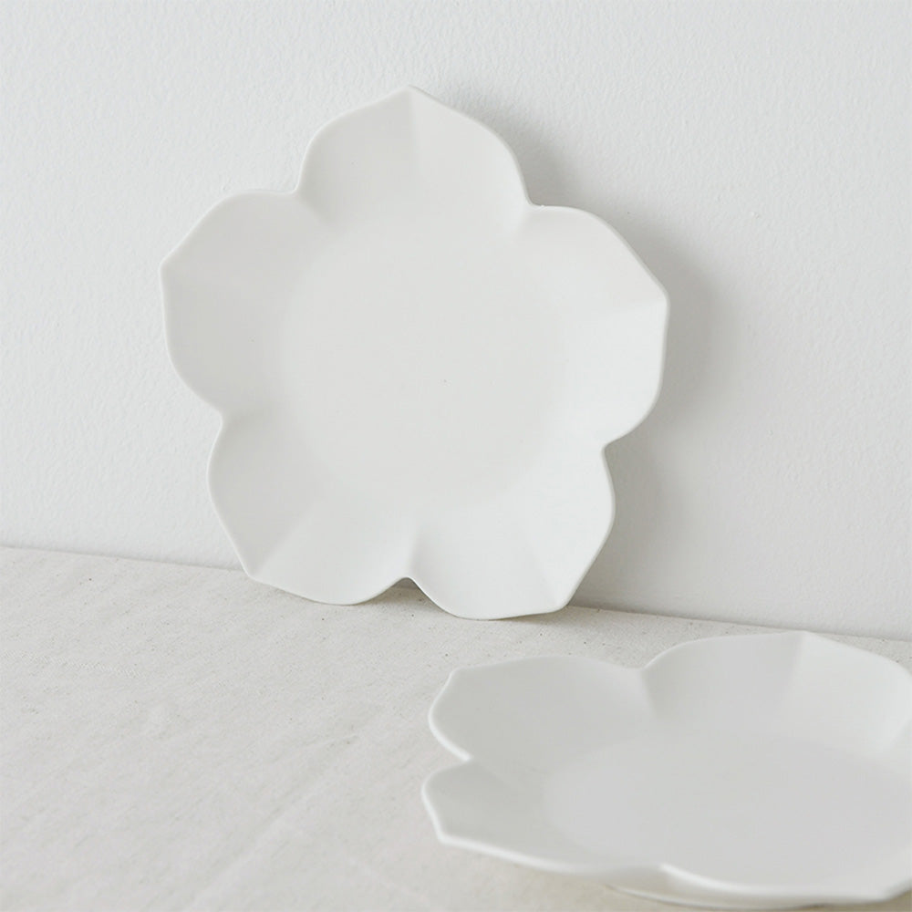 모이 플라워 접시 M – 유광 7인치 (Moi Glossy Flower Plate M – 7in)
