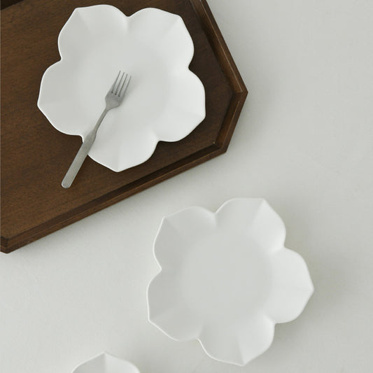 모이 플라워 접시 M – 유광 7인치 (Moi Glossy Flower Plate M – 7in)
