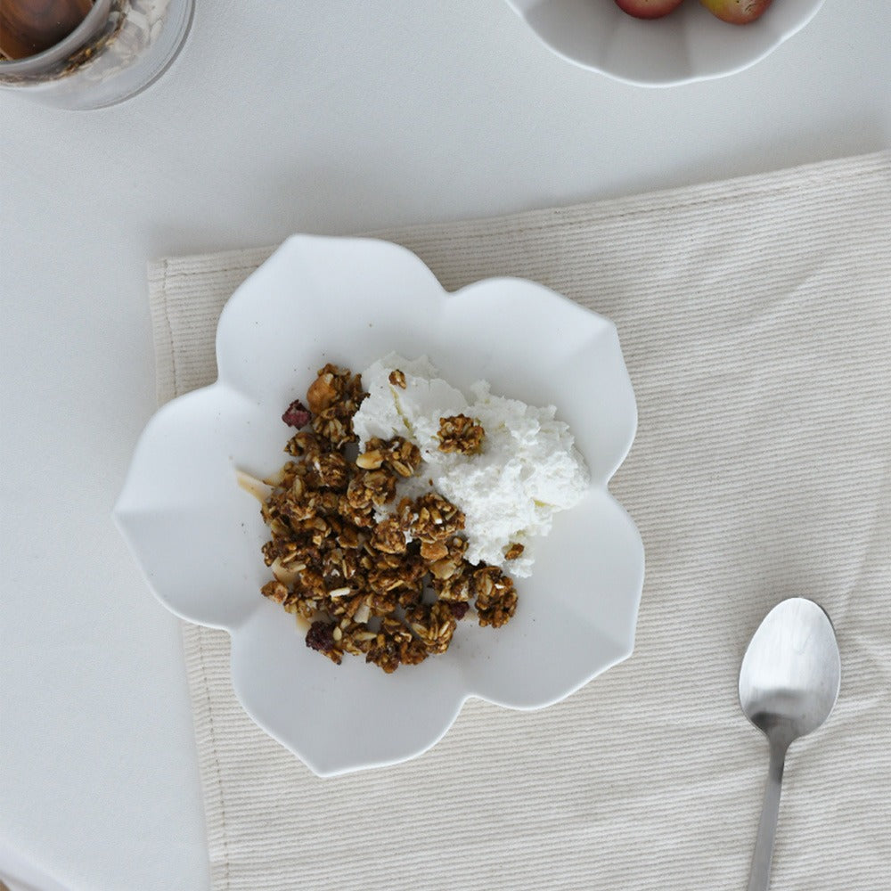 모이 플라워 접시 M – 유광 7인치 (Moi Glossy Flower Plate M – 7in)