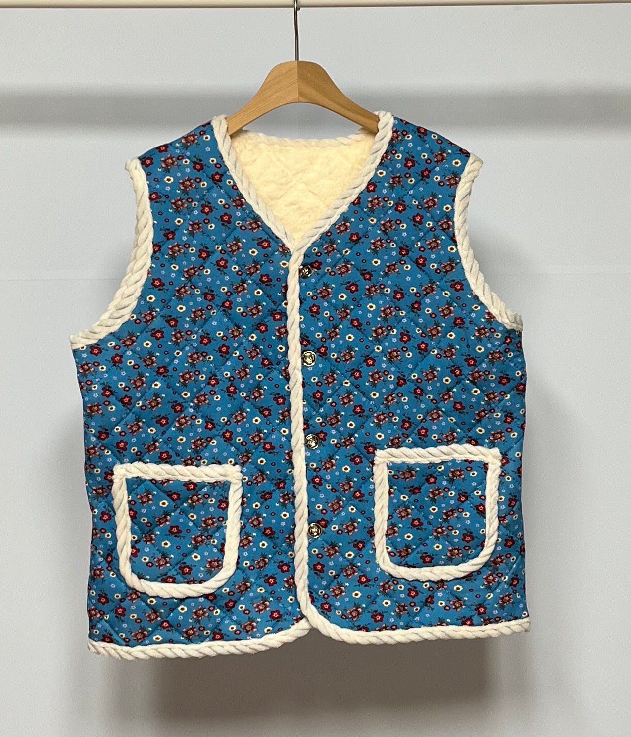 프리미엄 누빔 꽃 조끼 랜덤컬러발송