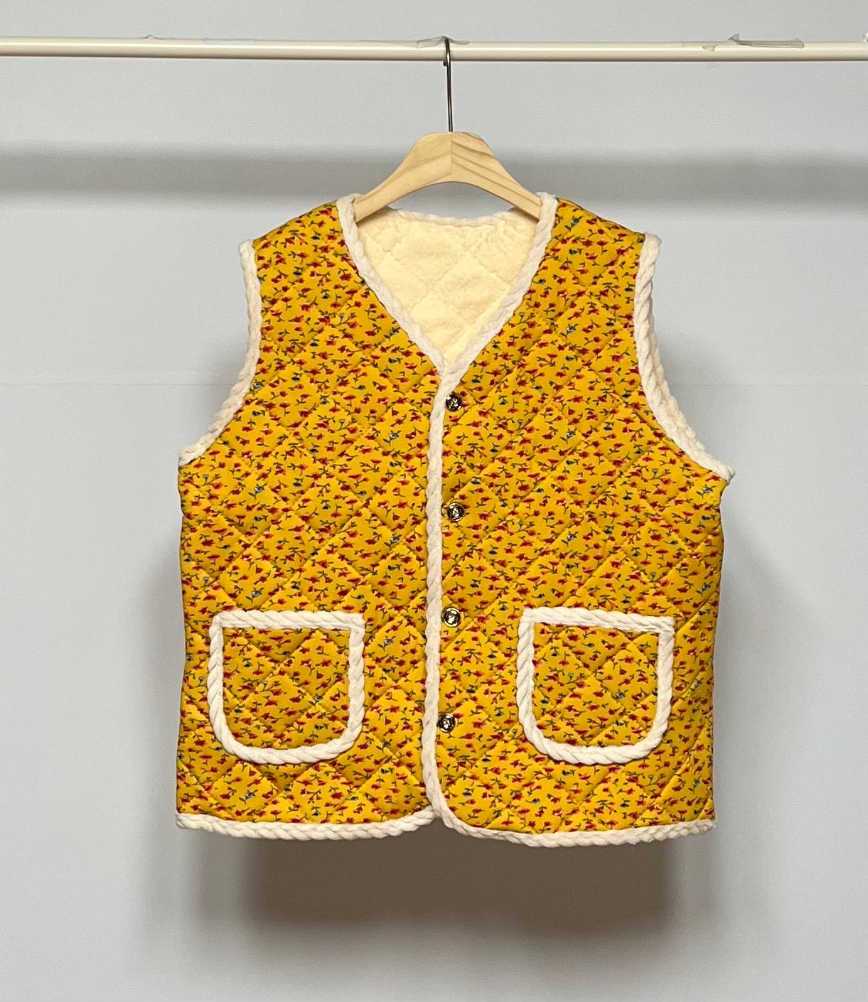 프리미엄 누빔 꽃 조끼 랜덤컬러발송