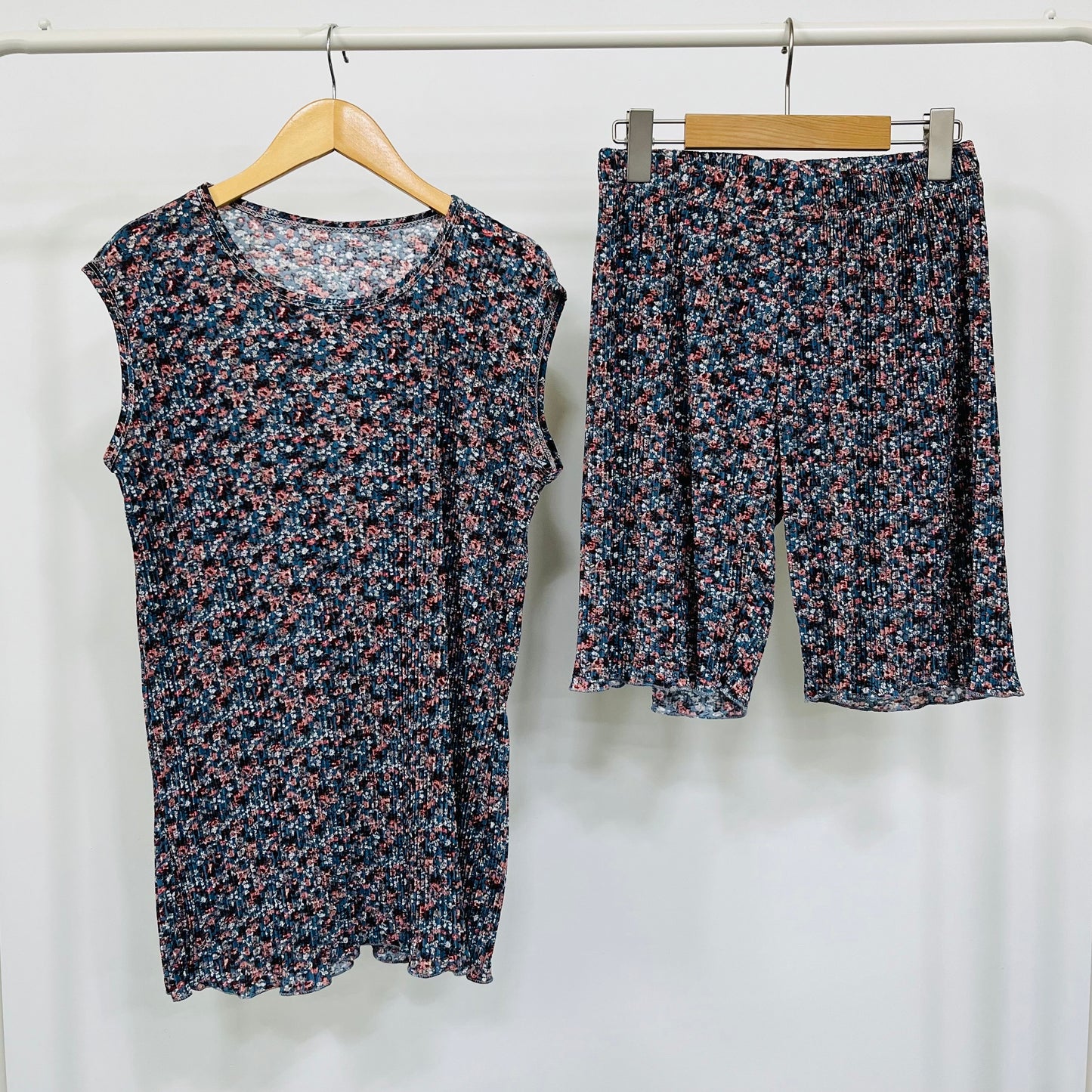 Floral Pleats Sleeveless Top & Shorts Set – Cooling Fabric 여름준비하세요 꽃플리츠 냉장고 나시 상하세트