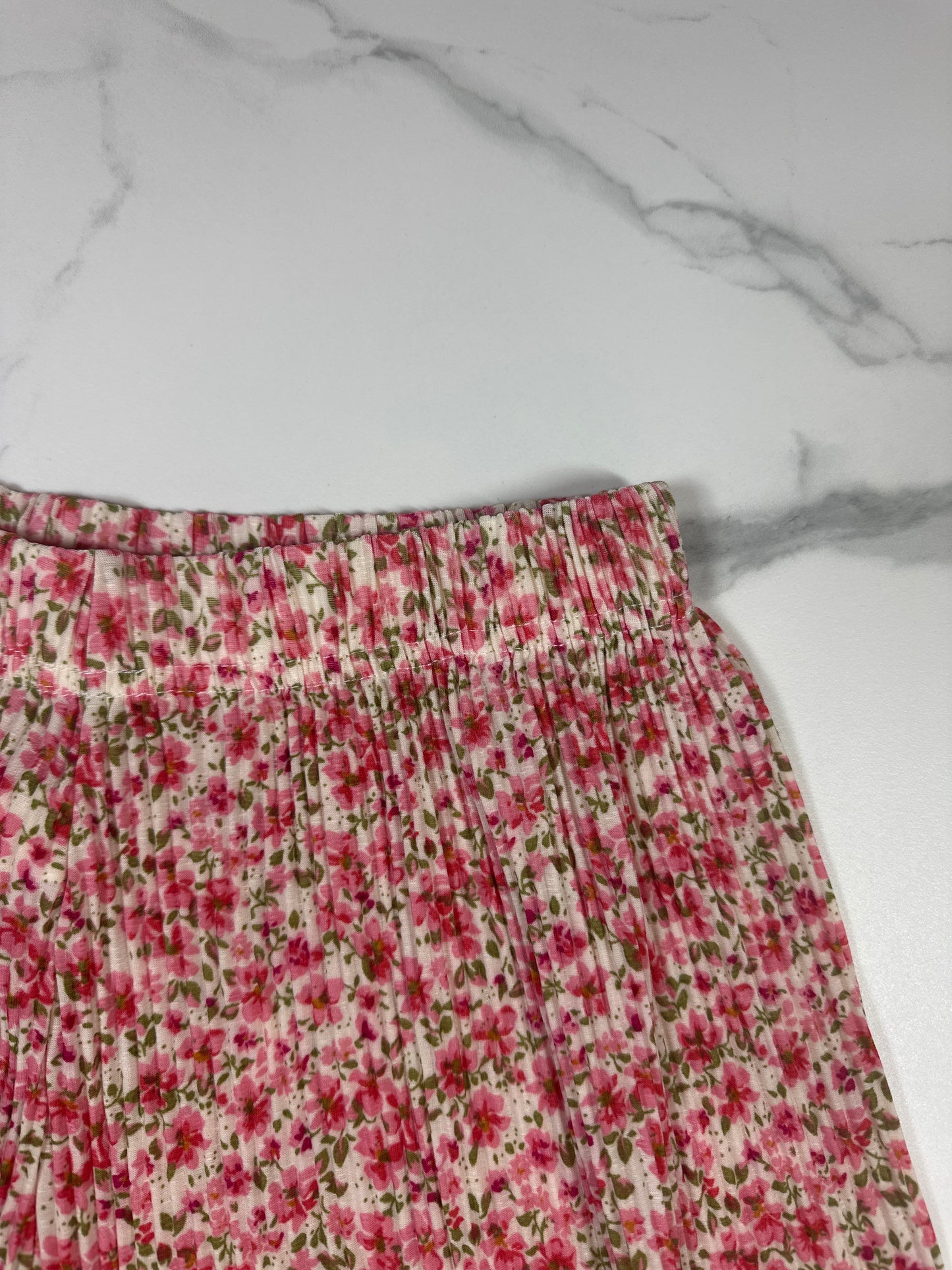 Summer Floral Pleated 8/10-Length Pants꽃 플리츠 8부 냉장고 바지로 시원한 계절을 준비하세요~