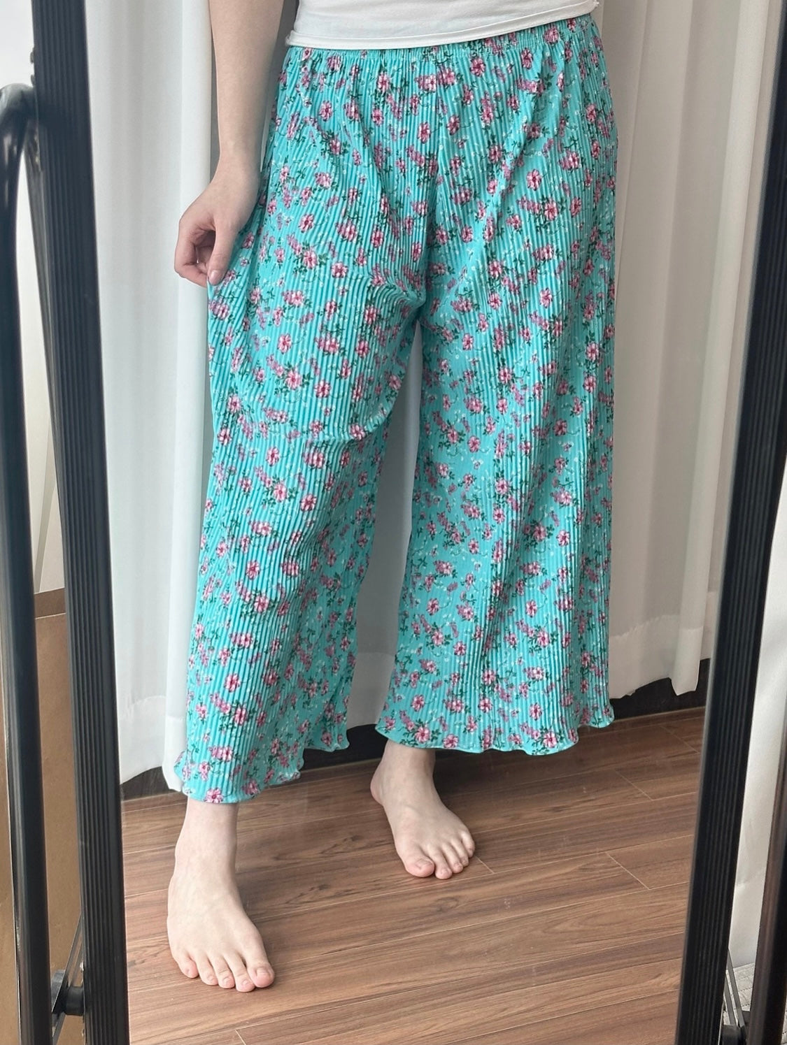 Summer Floral Pleated 8/10-Length Pants꽃 플리츠 8부 냉장고 바지로 시원한 계절을 준비하세요~