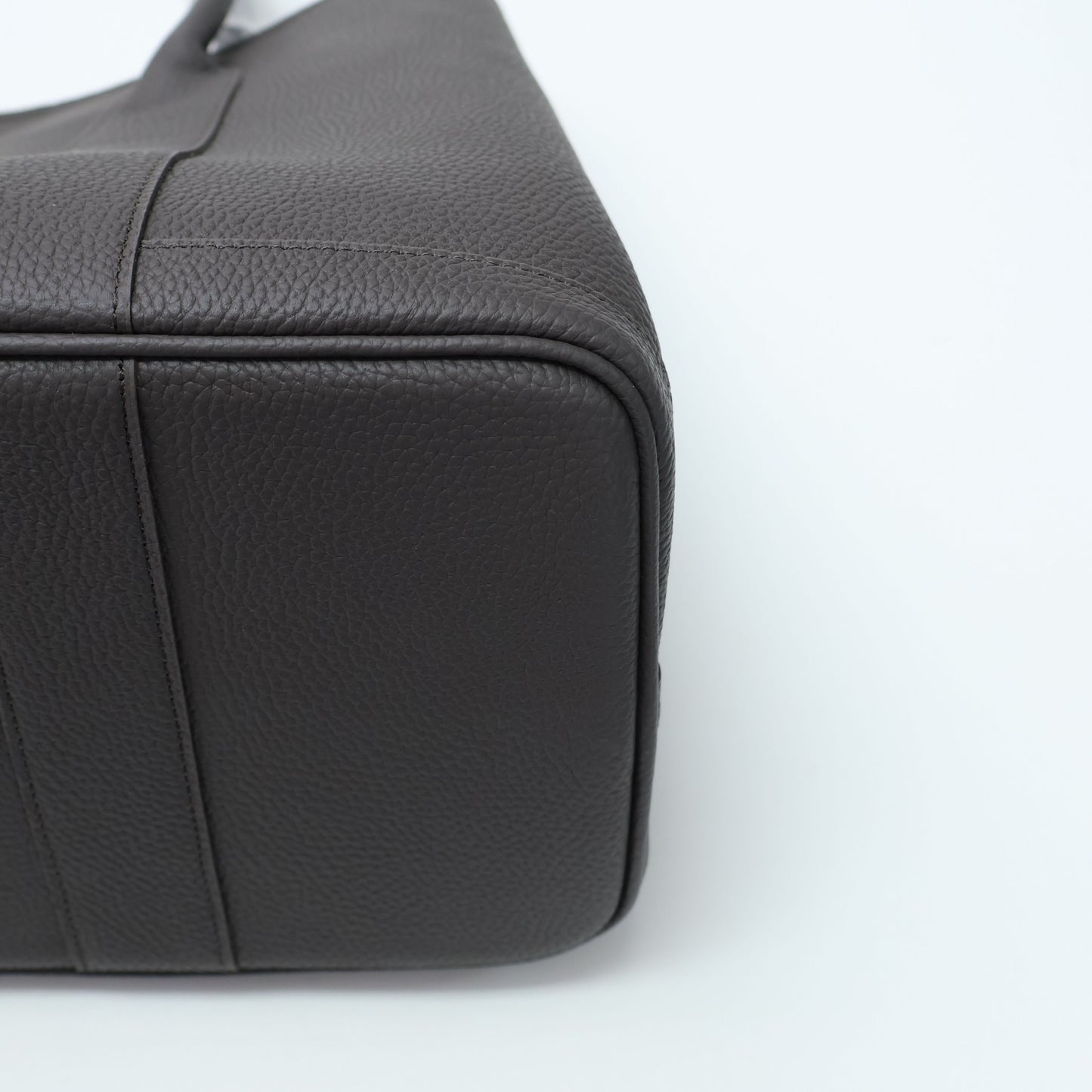 Structured Cowhide Leather Tote Bag30 | Minimalist Korean Style 클래식 가죽 가든 토트백 – 사이즈 30