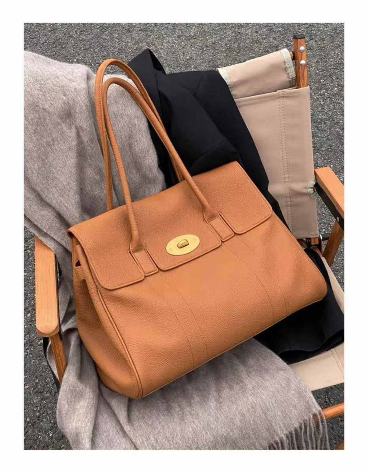 클래식 레더 락 토트백  Classic Leather Lock Tote