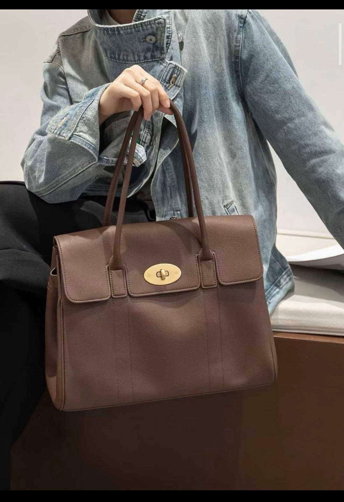 클래식 레더 락 토트백  Classic Leather Lock Tote