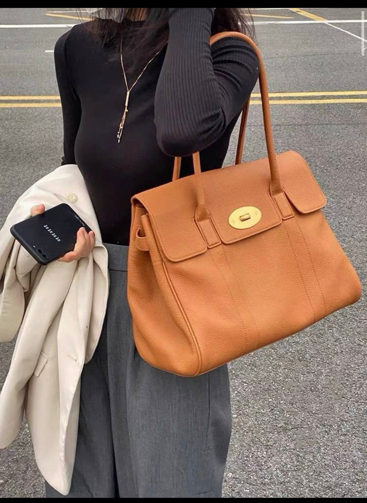 클래식 레더 락 토트백  Classic Leather Lock Tote