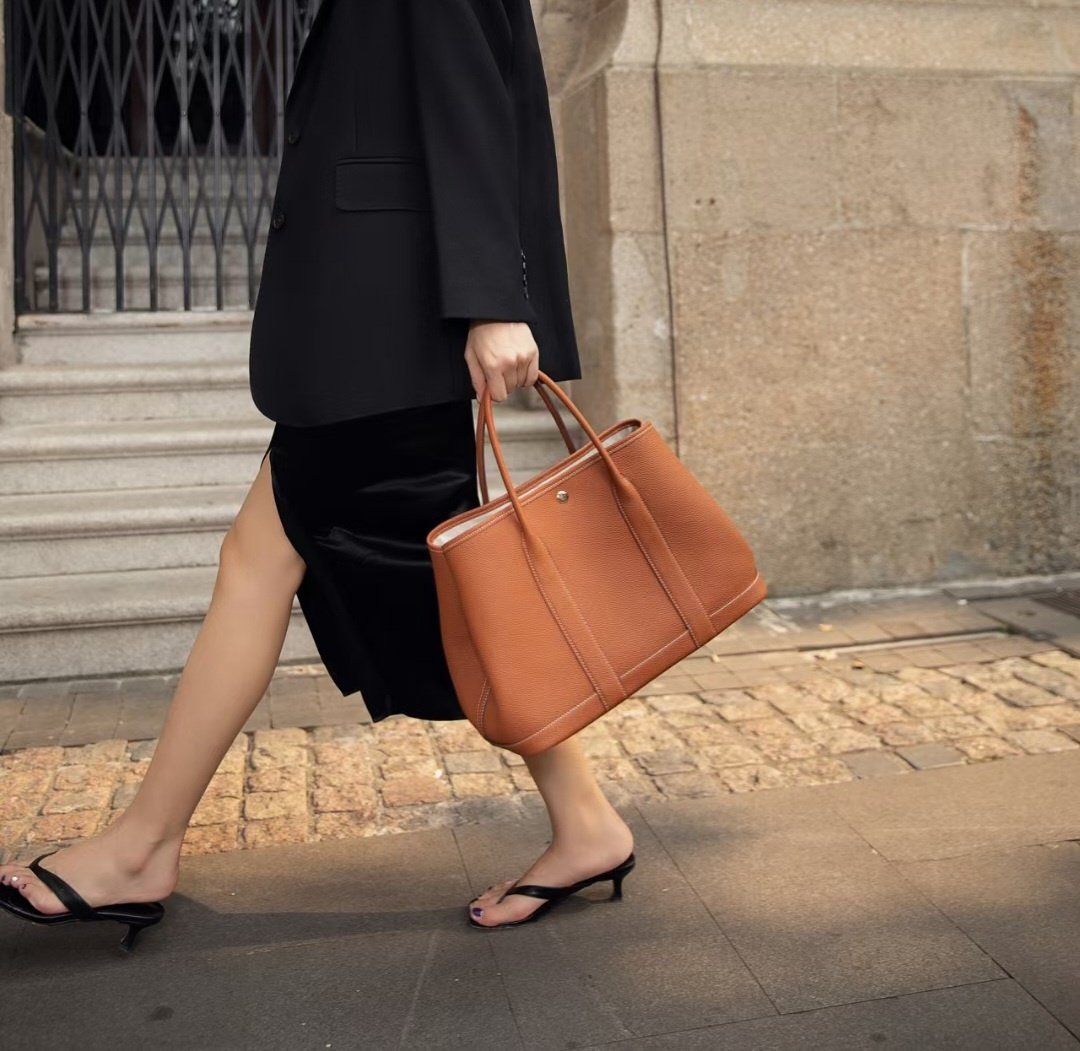 Structured Cowhide Leather Tote Bag | Minimalist Korean Style 36 size