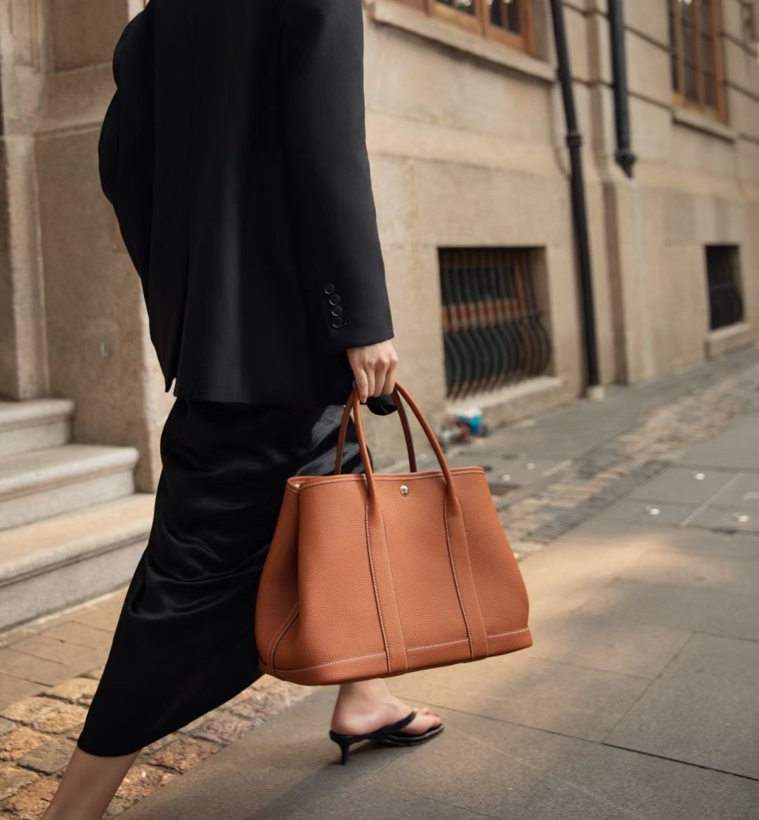 Structured Cowhide Leather Tote Bag | Minimalist Korean Style 36 size