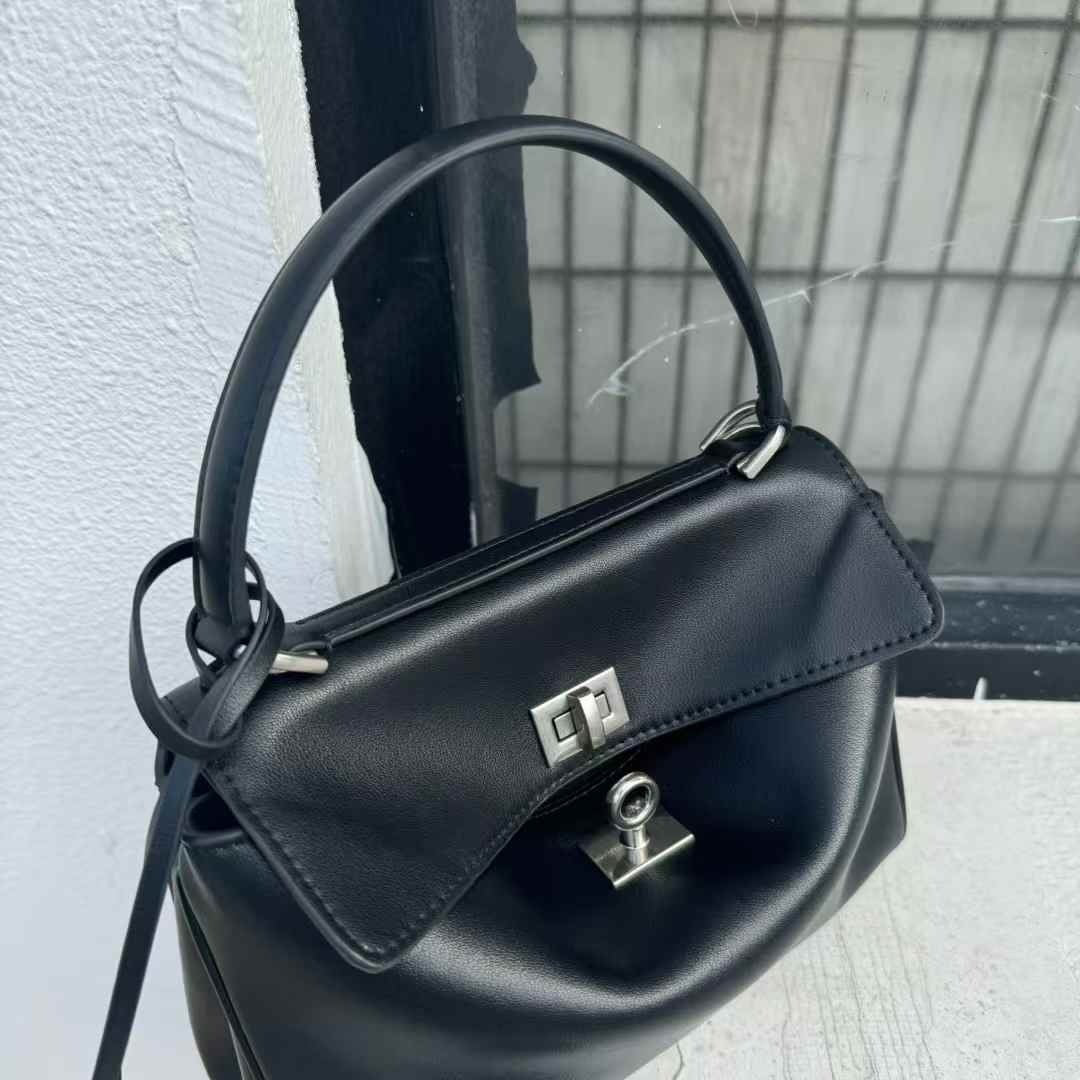 Genuine Leather Tote Bag – Minimalist, Elegant, and Practical