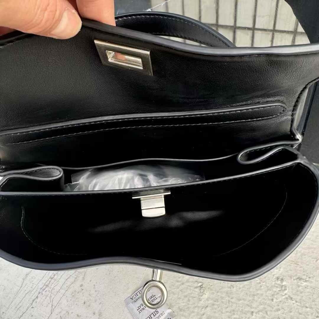 Genuine Leather Tote Bag – Minimalist, Elegant, and Practical