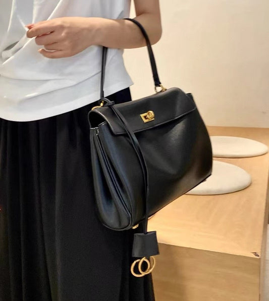 Genuine Leather Tote Bag – Minimalist, Elegant, and Practical