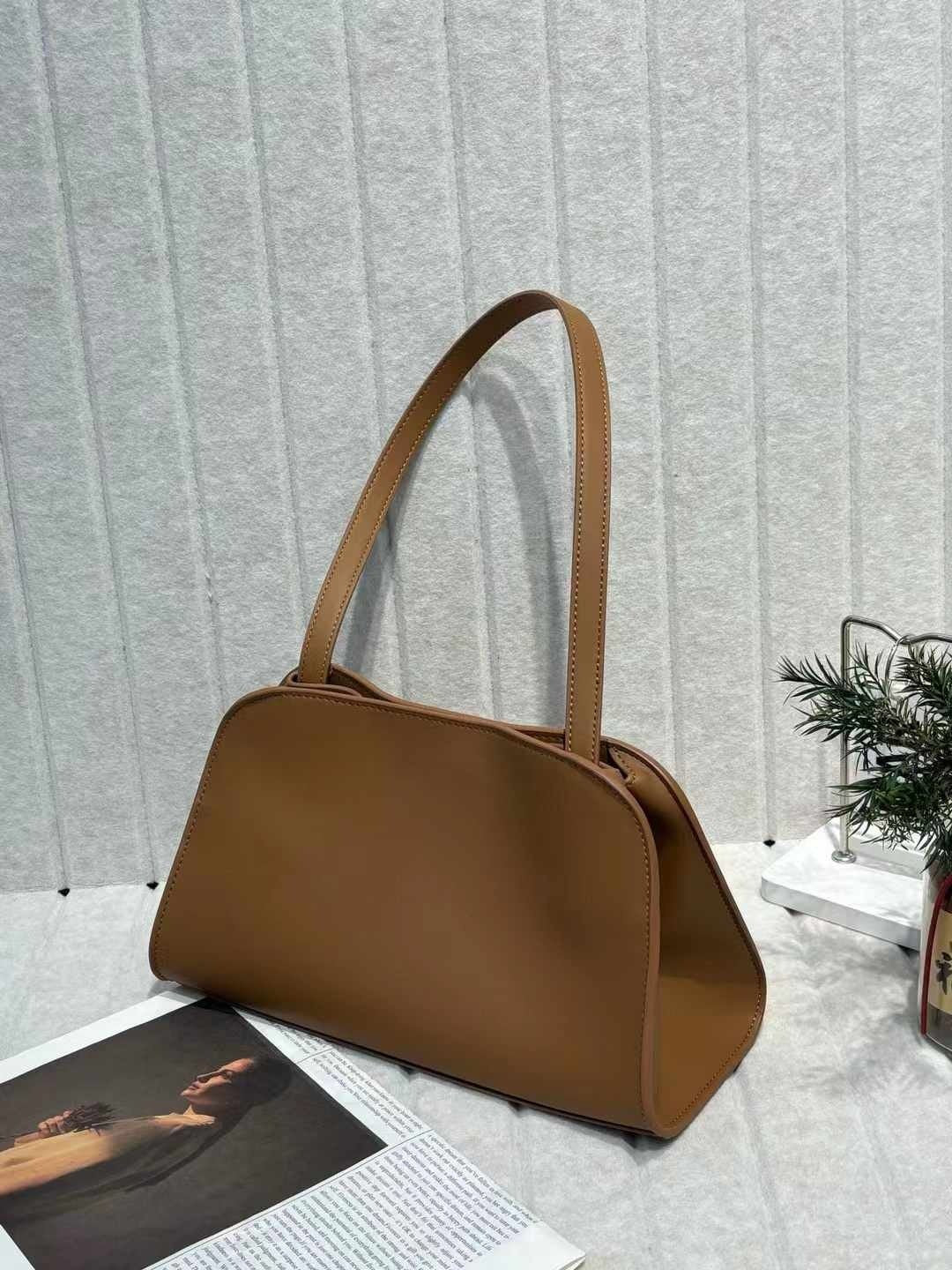 MARGOÉ Shoulder Bag / 마고에 숄더백