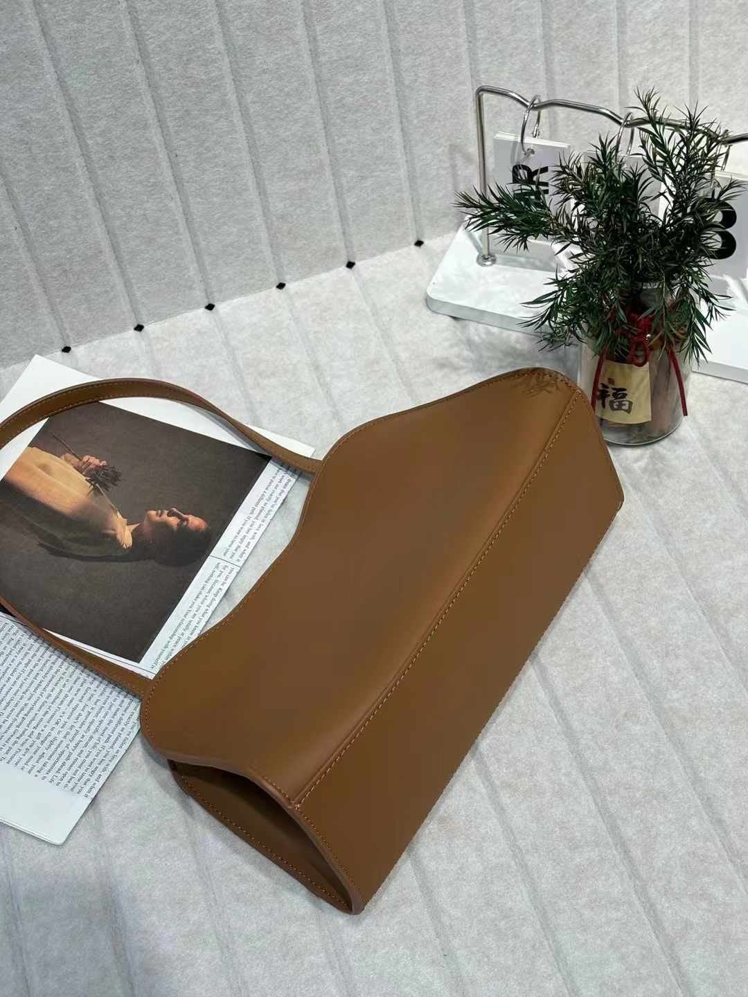 MARGOÉ Shoulder Bag / 마고에 숄더백