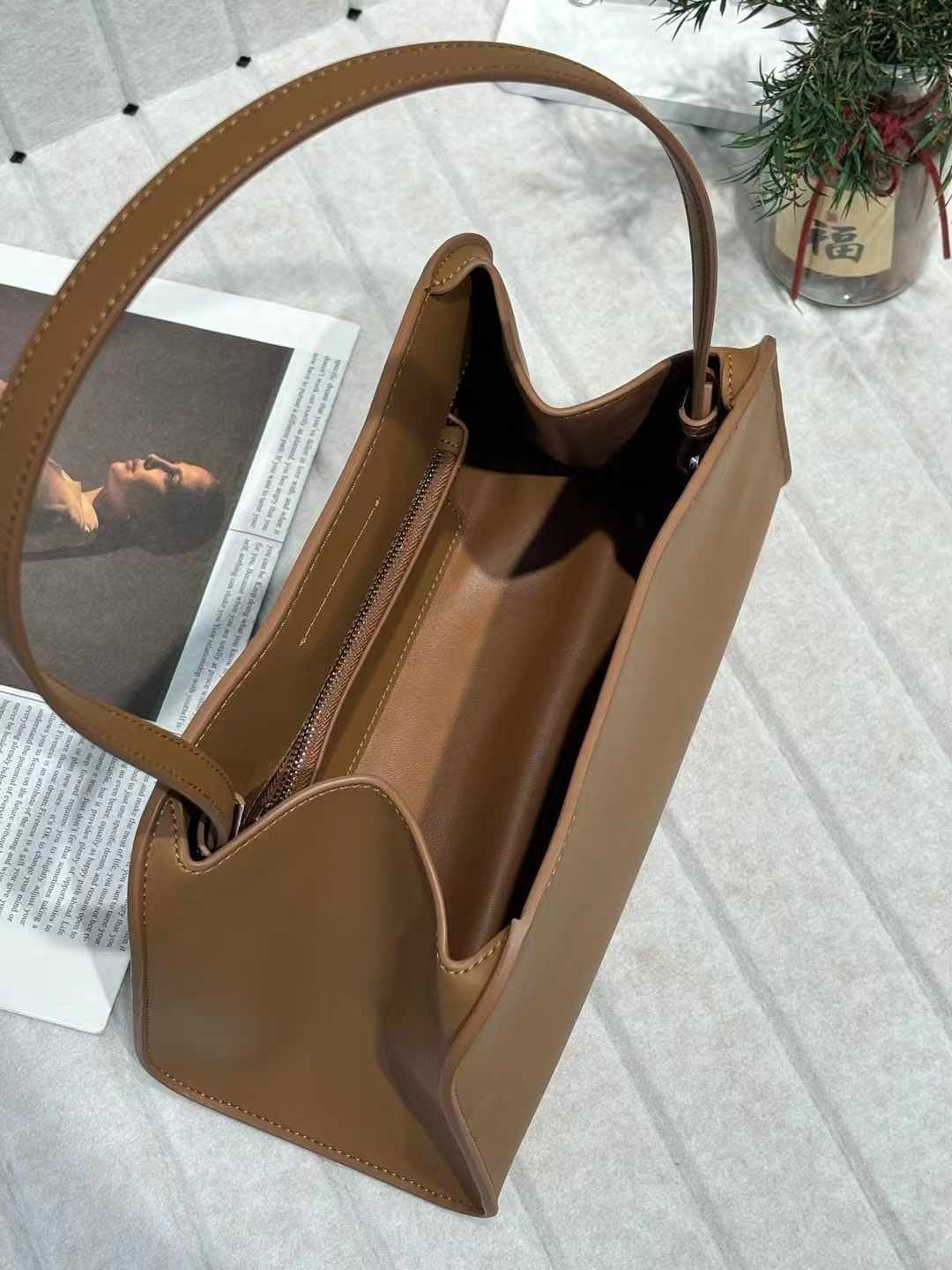 MARGOÉ Shoulder Bag / 마고에 숄더백