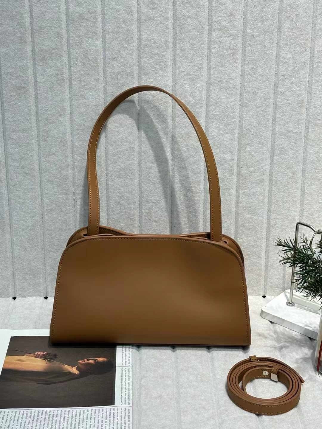 MARGOÉ Shoulder Bag / 마고에 숄더백